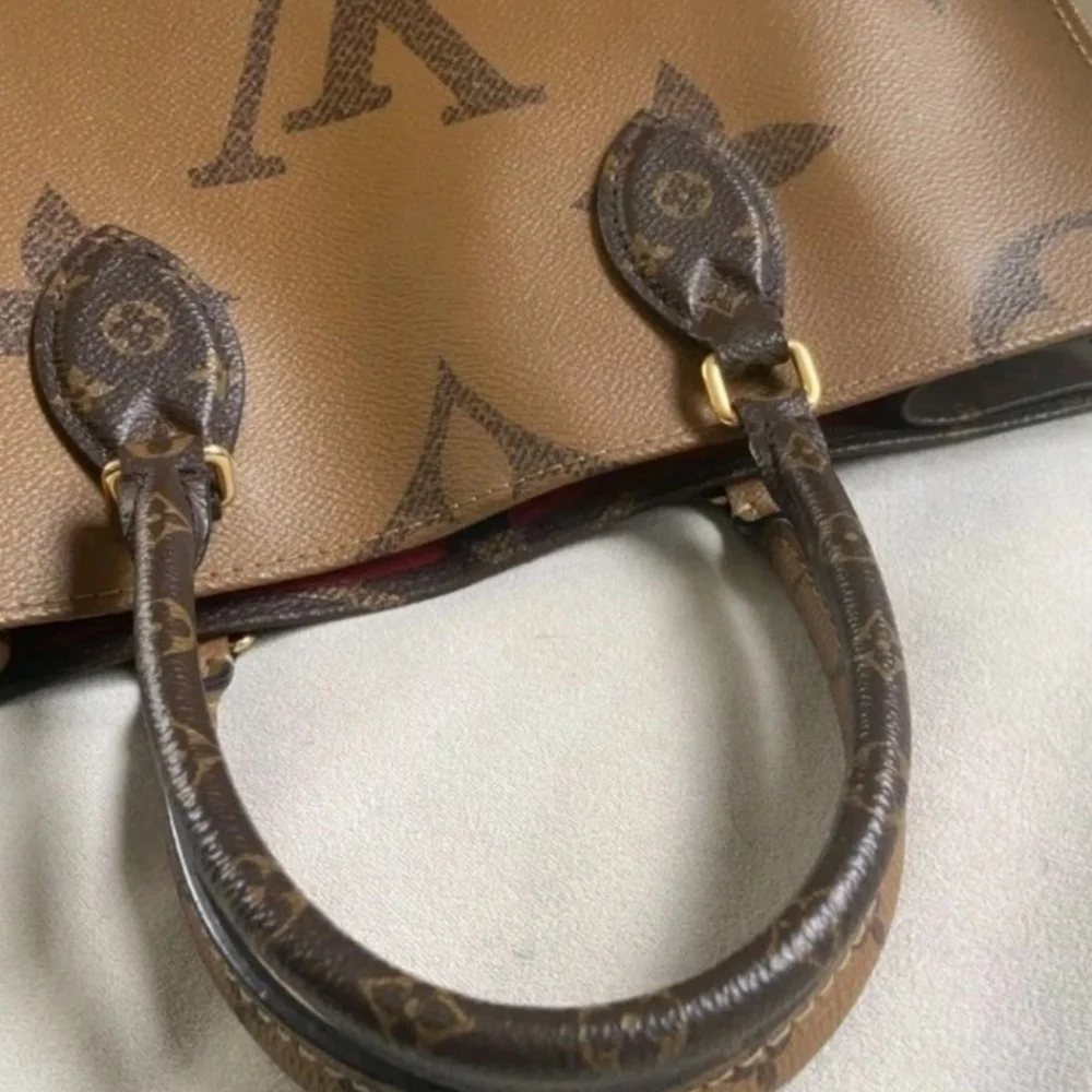 🚫SOLD🚫Louis Vuitton Reverse Monogram On The Go MM - Picture 11 of 16